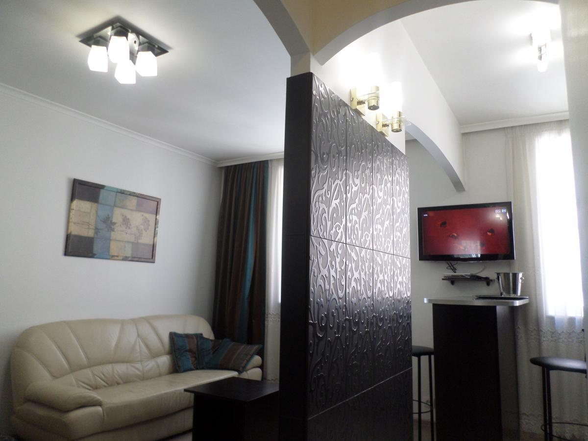 Apartment On Staroievreiska Lviv Exterior photo